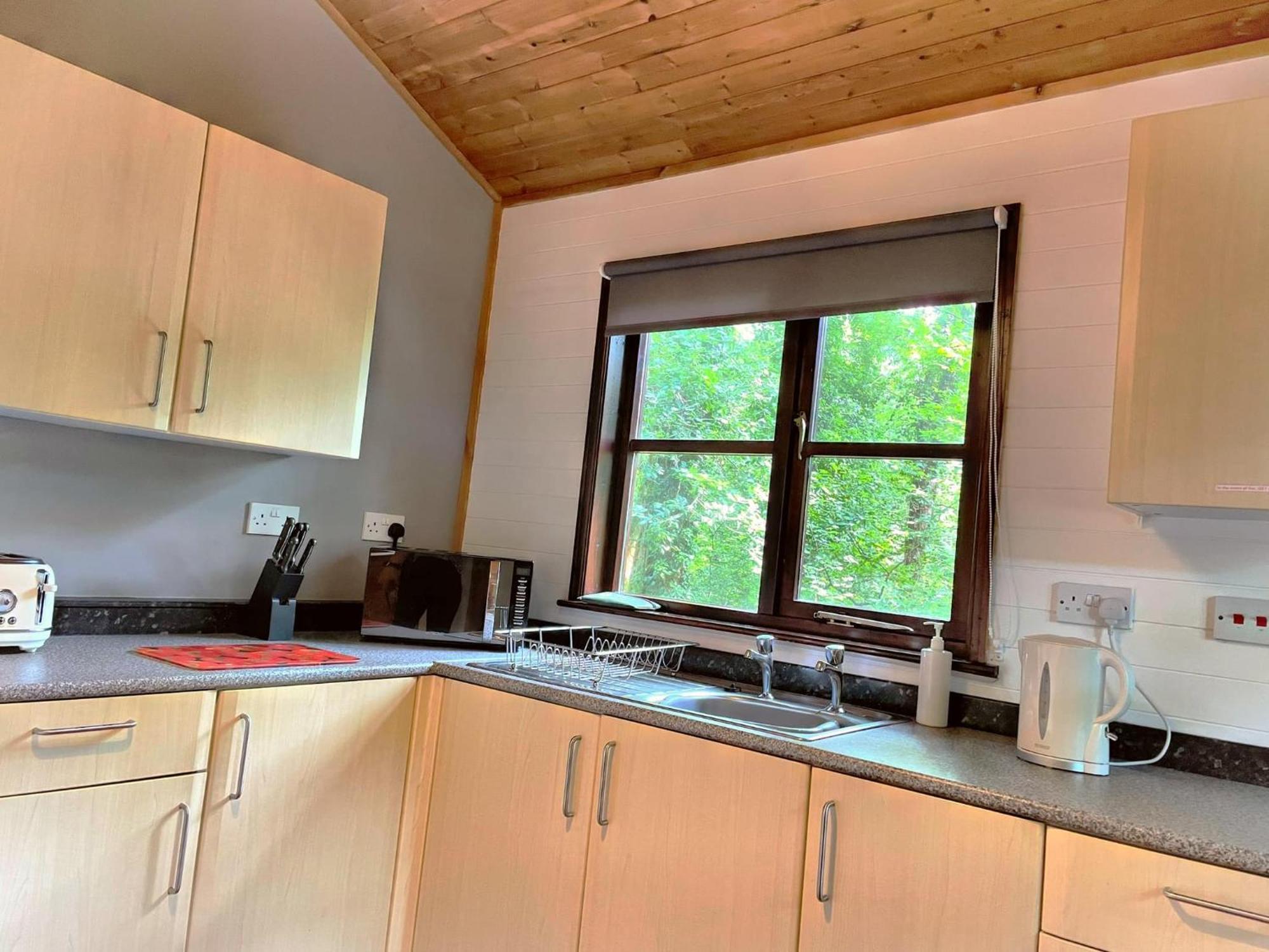 Goldcrest 3-Hot Tub-Woodland Lodges-Carmarthenshire-Tenby ภายนอก รูปภาพ