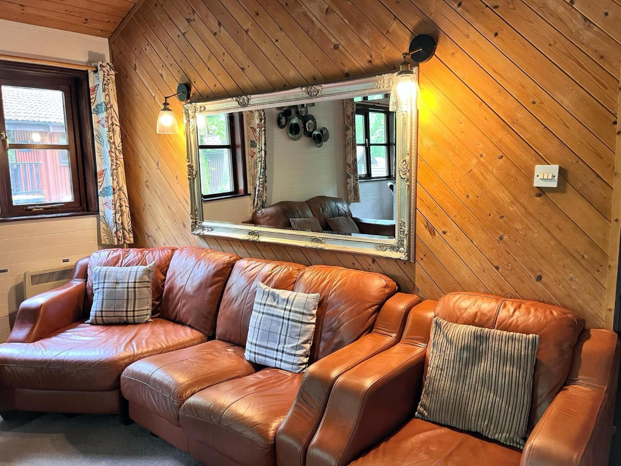 Goldcrest 3-Hot Tub-Woodland Lodges-Carmarthenshire-Tenby ภายนอก รูปภาพ