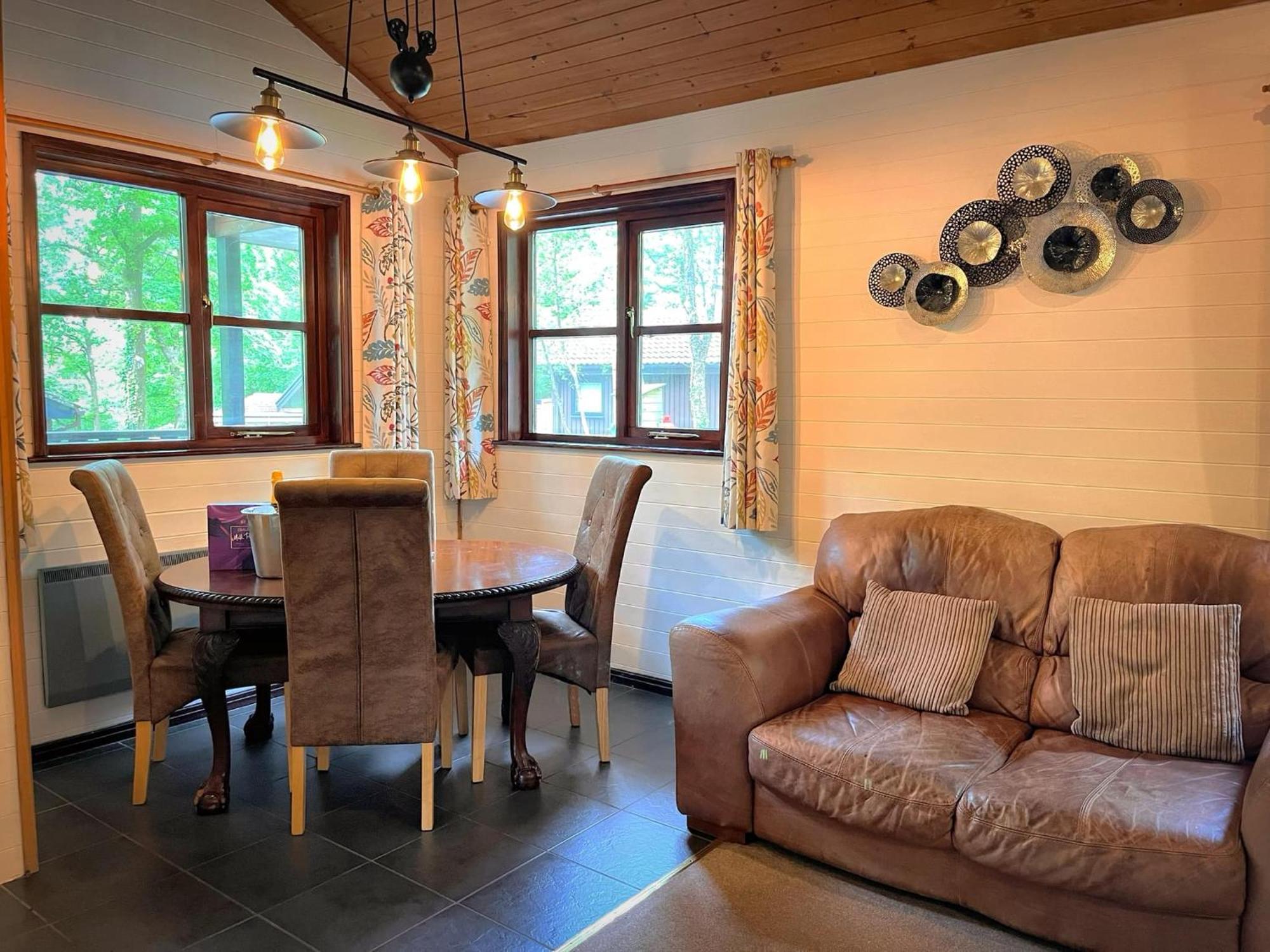 Goldcrest 3-Hot Tub-Woodland Lodges-Carmarthenshire-Tenby ภายนอก รูปภาพ