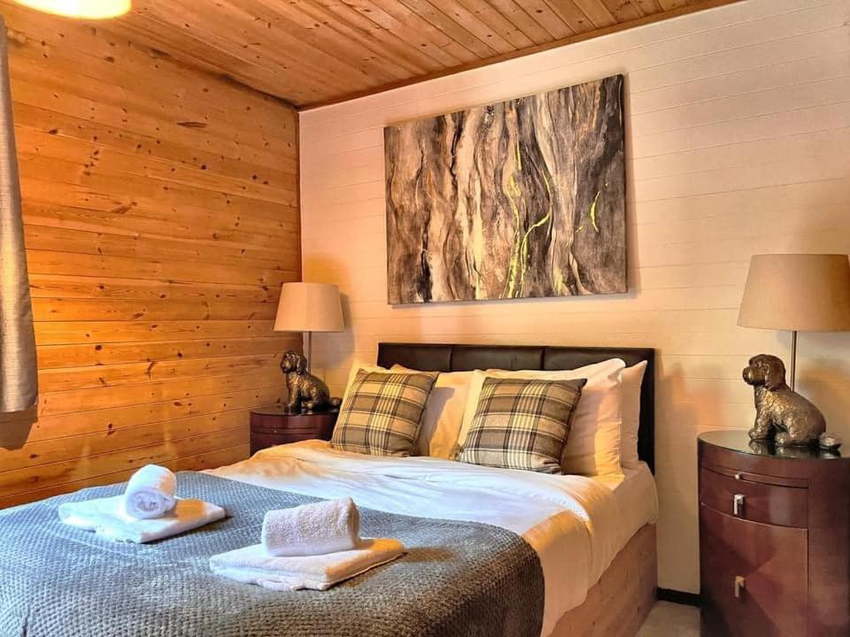 Goldcrest 3-Hot Tub-Woodland Lodges-Carmarthenshire-Tenby ภายนอก รูปภาพ